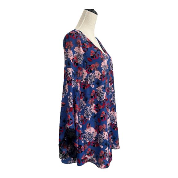 ASTR Dress Womens Small Blue Floral Mini V Neck Bell Sleeve Lace Trim Lined Boho - Picture 3 of 10